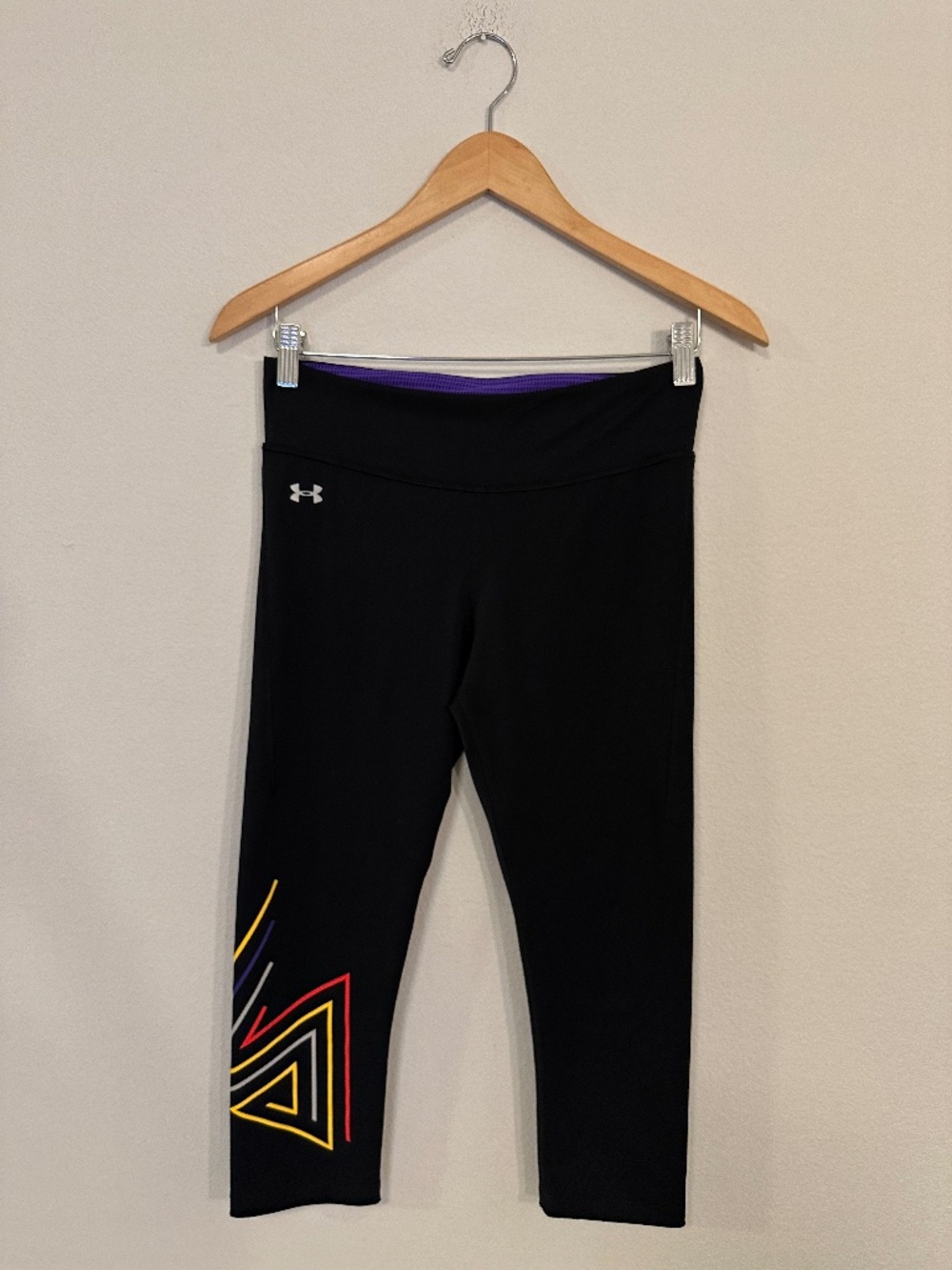 Under Armour Black Geometric Colorblock Capri Leggings Women's S
